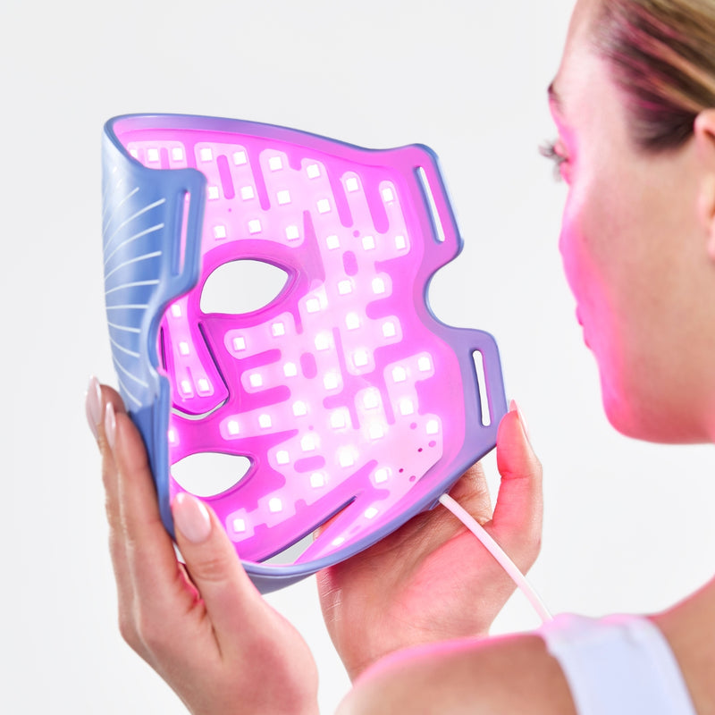 CurrentBody Skin Máscara Facial LED com Terapia de Luz Azul: Série 2